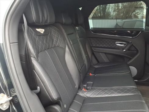 Used 2018 Bentley Bentayga image 17