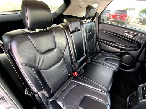 Used 2022 Ford Edge Titanium image 17