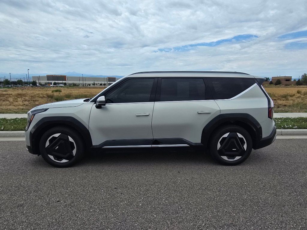 Used 2024 Kia EV9 Land AWD/4WD image 2