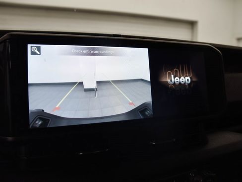 Used 2024 Jeep Gladiator Willys image 18