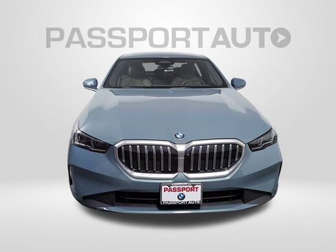 Used 2025 BMW 530i xDrive w/ Premium Package image 9
