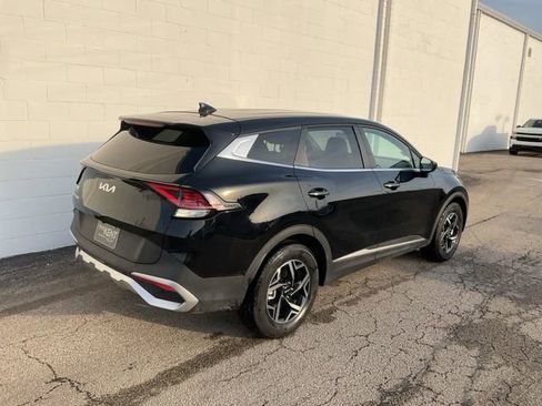 Used 2025 Kia Sportage LX image 4