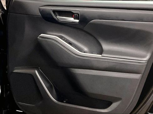 Used 2023 Toyota Highlander XSE image 22