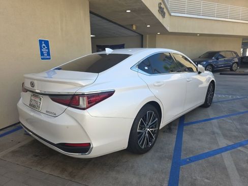 Used 2025 Lexus ES 300h w/ Premium Package FWD image 3
