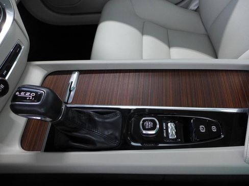 Used 2020 Volvo S60 T5 Momentum image 30