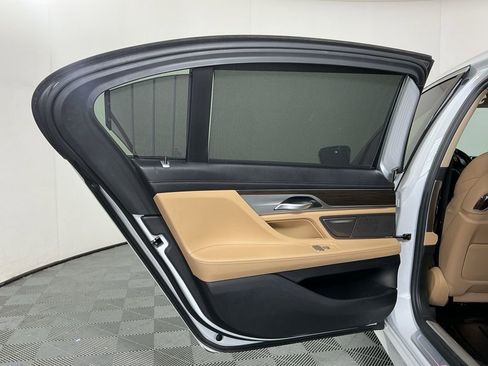 Certified 2022 BMW 740i w/ Premium Package image 27