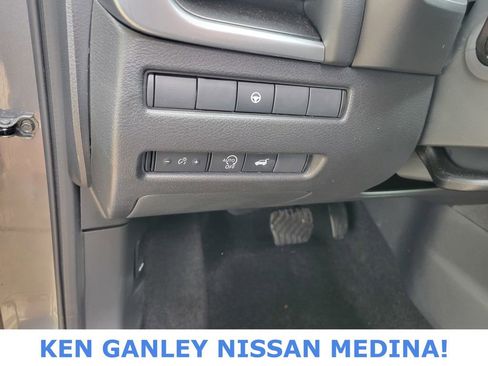 Certified 2026 Nissan Rogue SV AWD/4WD image 34