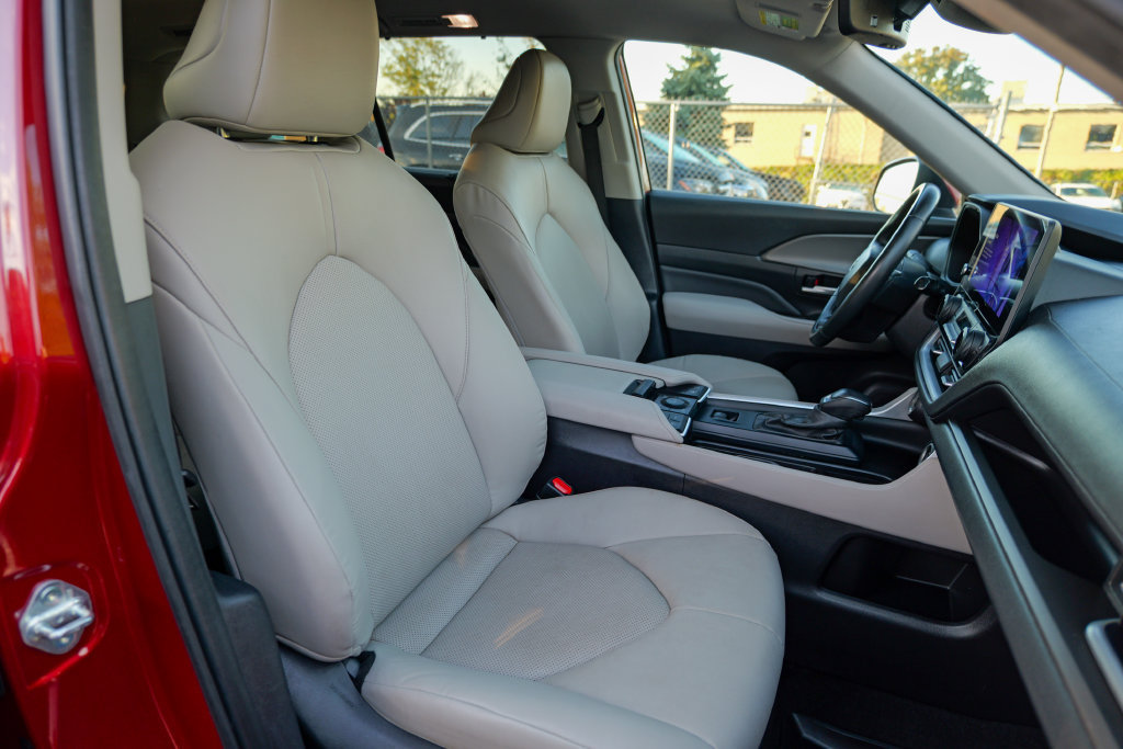 Used 2024 Toyota Grand Highlander AWD image 35