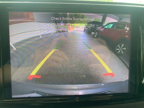 Used 2024 Chrysler Pacifica Touring-L FWD image 23