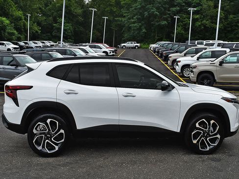 Used 2025 Chevrolet Trax RS w/ Driver Confidence Package FWD image 6
