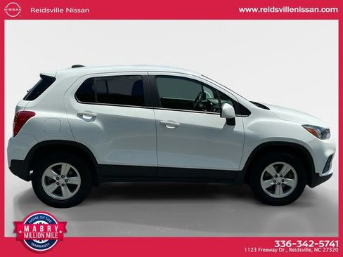 Used 2022 Chevrolet Trax LS w/ Tint and Cruise Package AWD/4WD image 7