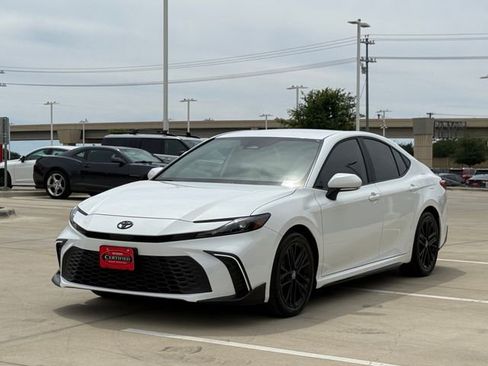 Used 2025 Toyota Camry SE w/ Convenience Package FWD image 7