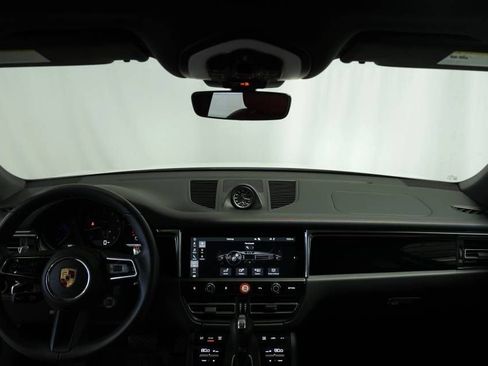 Certified 2025 Porsche Macan AWD/4WD image 16