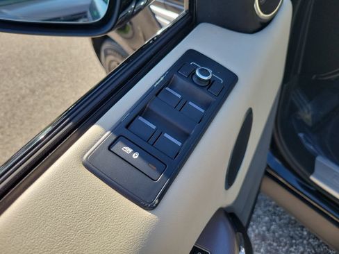 Used 2017 Land Rover Range Rover Sport HSE AWD/4WD image 15