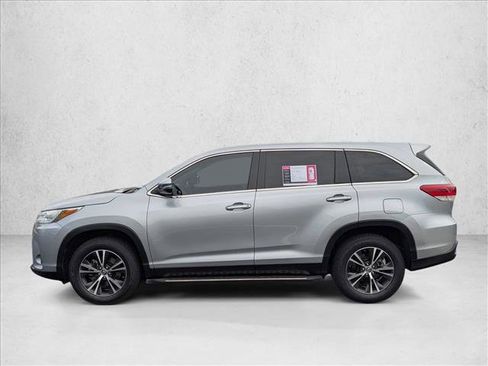 Used 2019 Toyota Highlander LE image 8