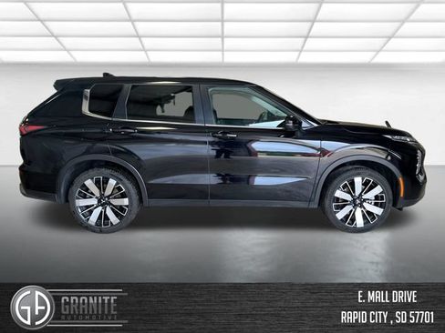 Used 2025 Mitsubishi Outlander SE FWD image 7