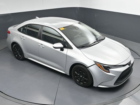 Used 2022 Toyota Corolla LE image 32