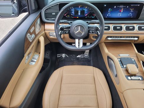 Used 2025 Mercedes-Benz GLS 450 4MATIC image 12