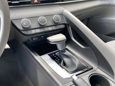 New 2026 Hyundai Elantra SE FWD image 23