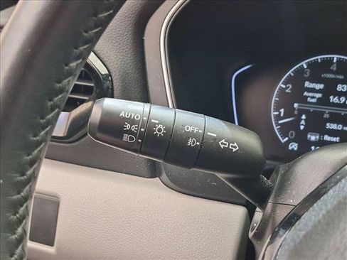 Used 2024 Honda Pilot Touring image 10