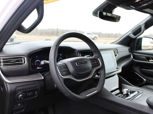 Used 2024 Jeep Wagoneer Series II image 23