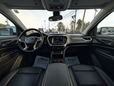 Used 2022 GMC Acadia SLT w/ LPO, Floor Liner Package image 2