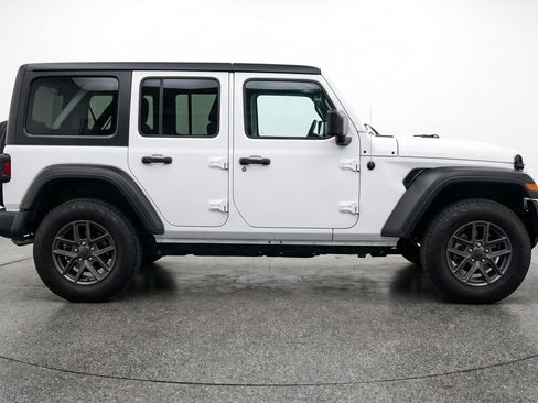 Used 2025 Jeep Wrangler Sport S image 11