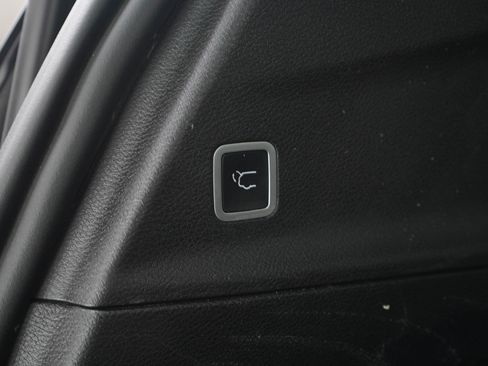 Used 2019 Chrysler Pacifica Limited image 12