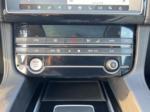 Used 2020 Jaguar F-PACE Prestige image 19