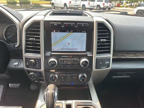 Used 2018 Ford F150 Lariat w/ Equipment Group 502A Luxury AWD/4WD image 29