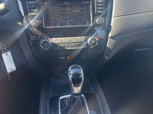 Certified 2018 Nissan Rogue S image 27