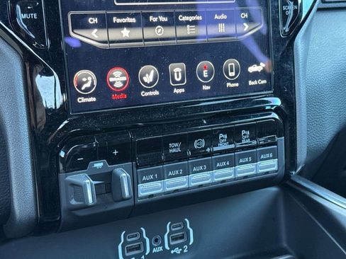 Used 2020 RAM 3500 Laramie w/ Night Edition image 20