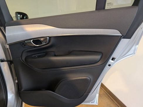 Used 2022 Volvo XC90 T5 Momentum image 28