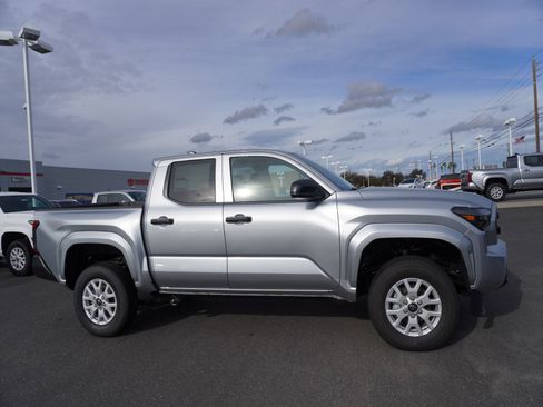 New 2026 Toyota Tacoma SR image 4
