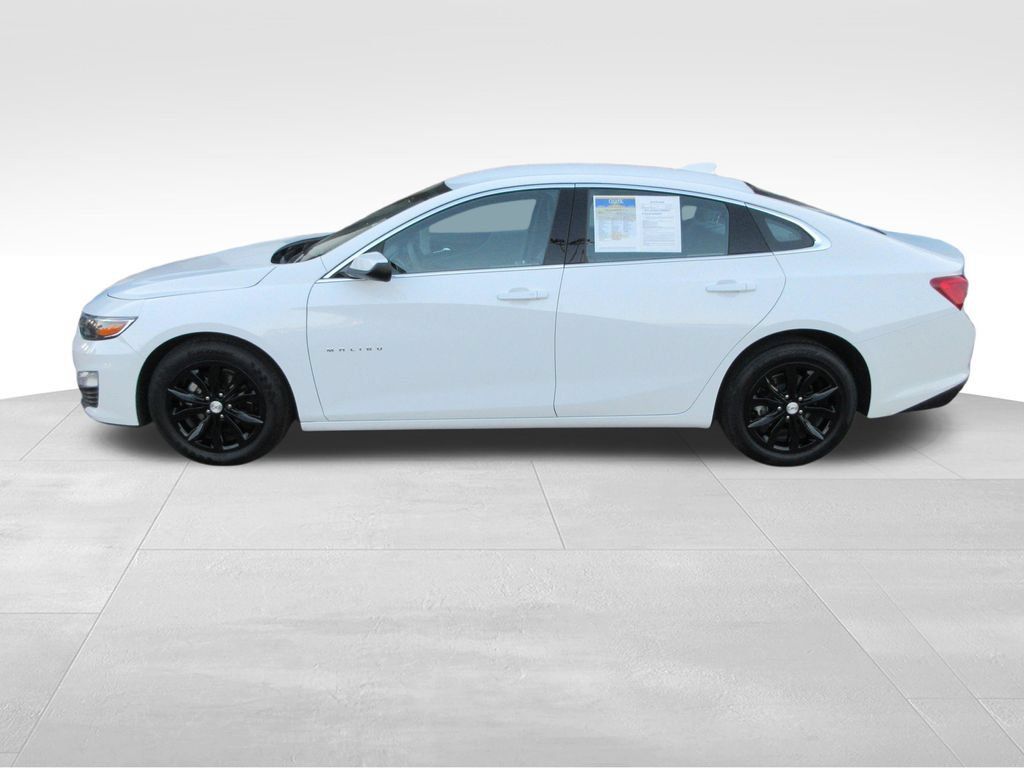 Used 2025 Chevrolet Malibu LT FWD image 2