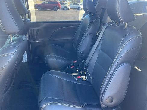 Used 2016 Toyota Sienna SE Premium image 10