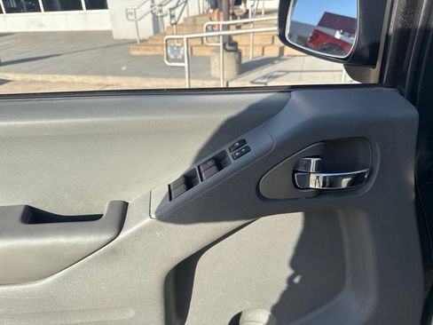 Used 2016 Nissan Frontier SV RWD image 9