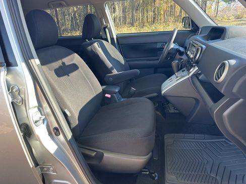 Used 2009 Scion xB image 10