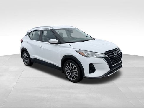 Used 2023 Nissan Kicks SV image 1