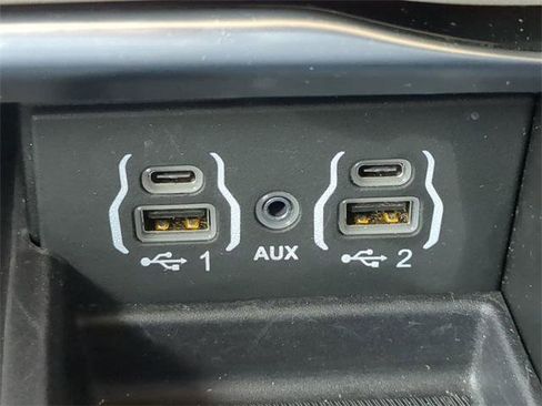 Certified 2024 Chrysler Pacifica Limited image 30