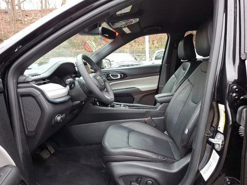 Used 2023 Jeep Compass Limited AWD/4WD image 14