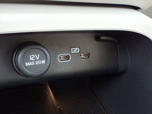 New 2026 Volvo XC40 B4 Plus w/ Climate Package image 18