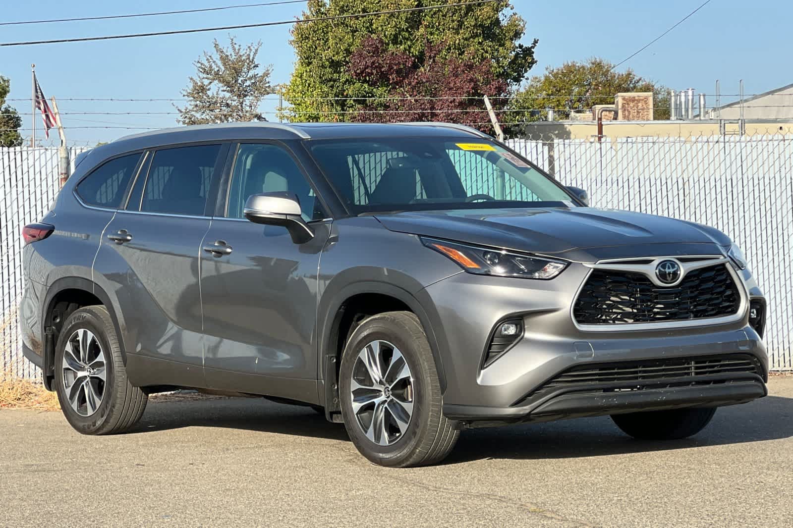 Used 2025 Toyota Highlander XLE AWD/4WD image 7