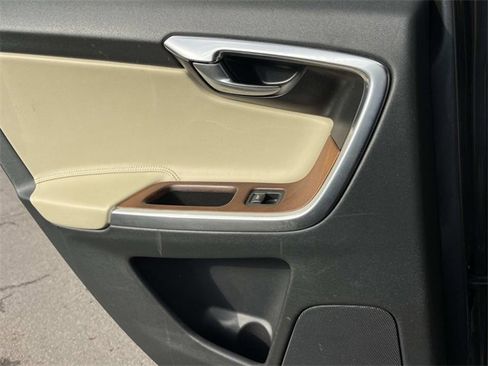 Used 2016 Volvo XC60 T6 Platinum image 20