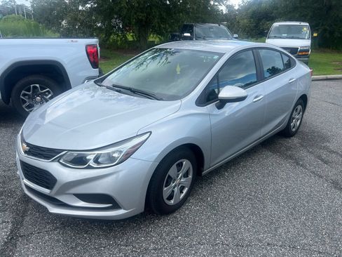Used 2018 Chevrolet Cruze LS FWD image 1