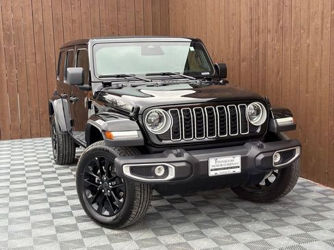 Used 2025 Jeep Wrangler Unlimited Sahara w/ Safety Group image 9
