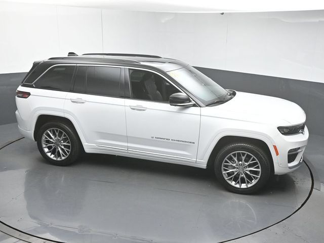 Used 2025 Jeep Grand Cherokee Summit AWD/4WD image 46