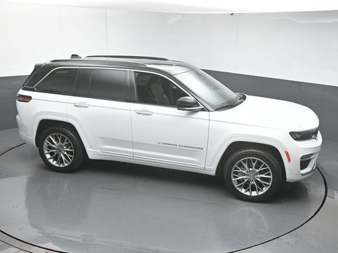 Used 2025 Jeep Grand Cherokee Summit AWD/4WD image 46