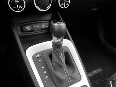 Certified 2023 Hyundai Venue Limited FWD image 27