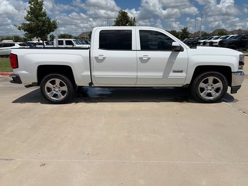 Used 2018 Chevrolet Silverado 1500 LT w/ Texas Edition RWD image 10